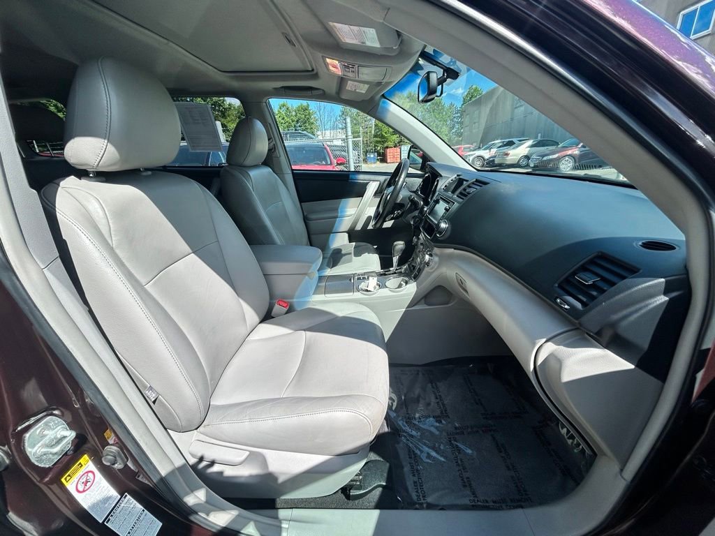 Used 2013 Toyota Highlander SE AWD/4WD image 13