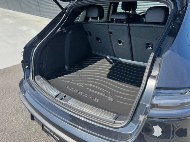 Certified 2026 Porsche Macan AWD/4WD image 37
