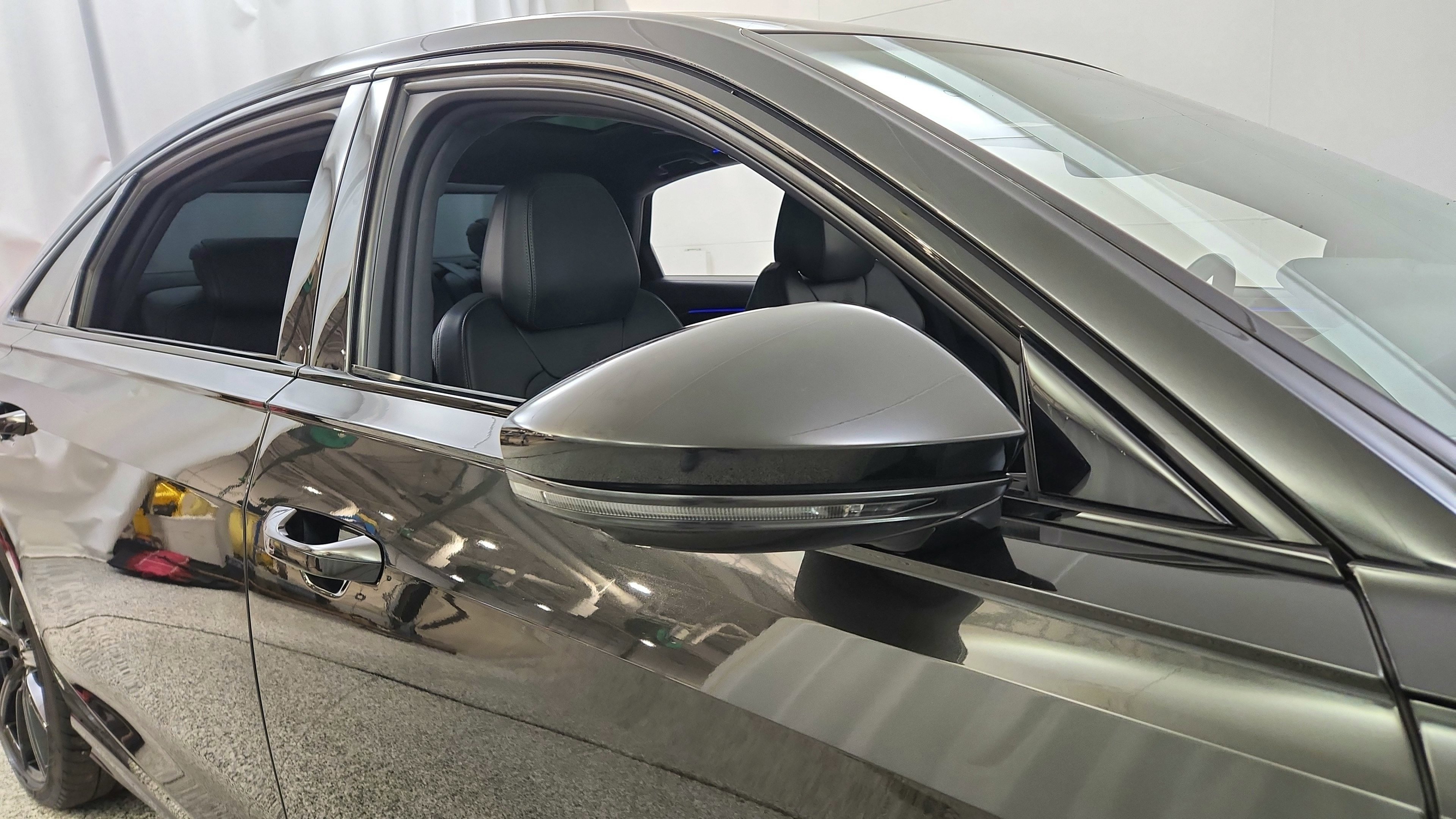 Used 2022 Audi S8 w/ S8 Comfort Plus Package AWD/4WD image 35