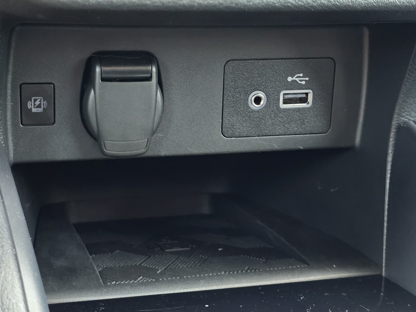 Certified 2025 Nissan Versa SV w/ Trunk Package FWD image 21
