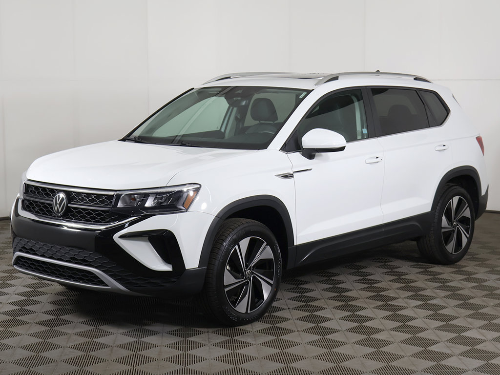 Used 2023 Volkswagen Taos SE w/ Panoramic Sunroof Package AWD/4WD image 9