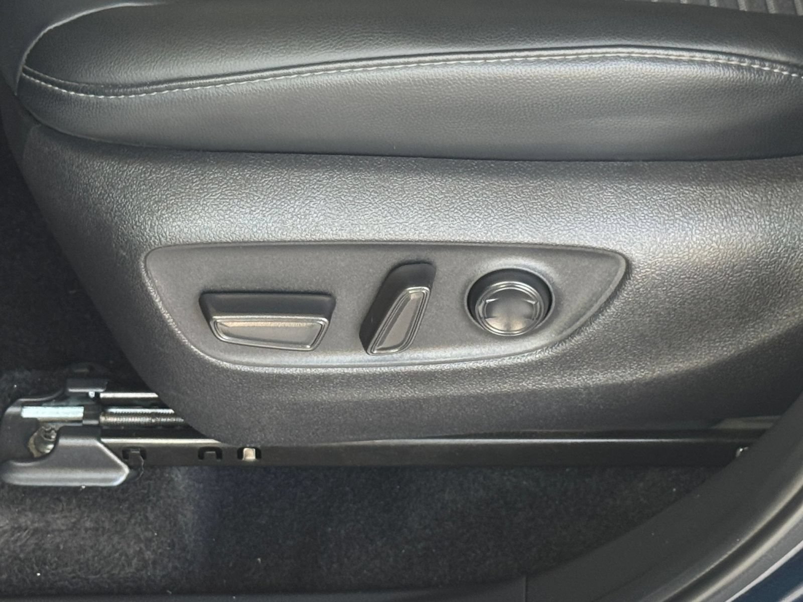 Used 2025 Toyota Highlander XSE AWD/4WD image 22