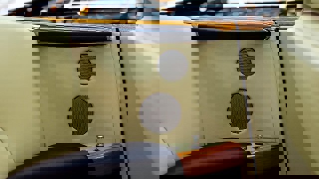 Used 2011 Rolls-Royce Phantom Drophead Coupe image 36