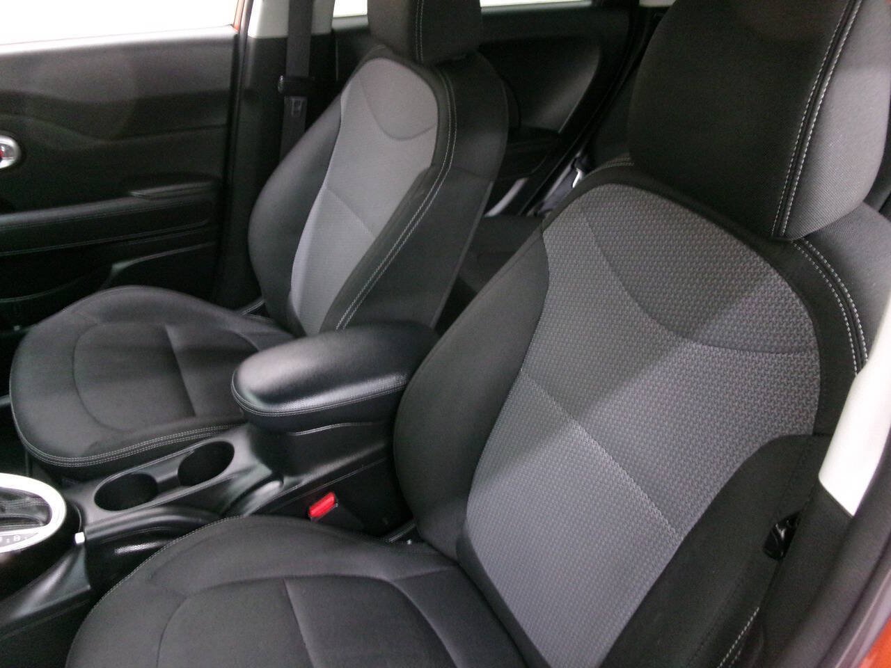 Used 2018 Kia Soul + FWD image 19