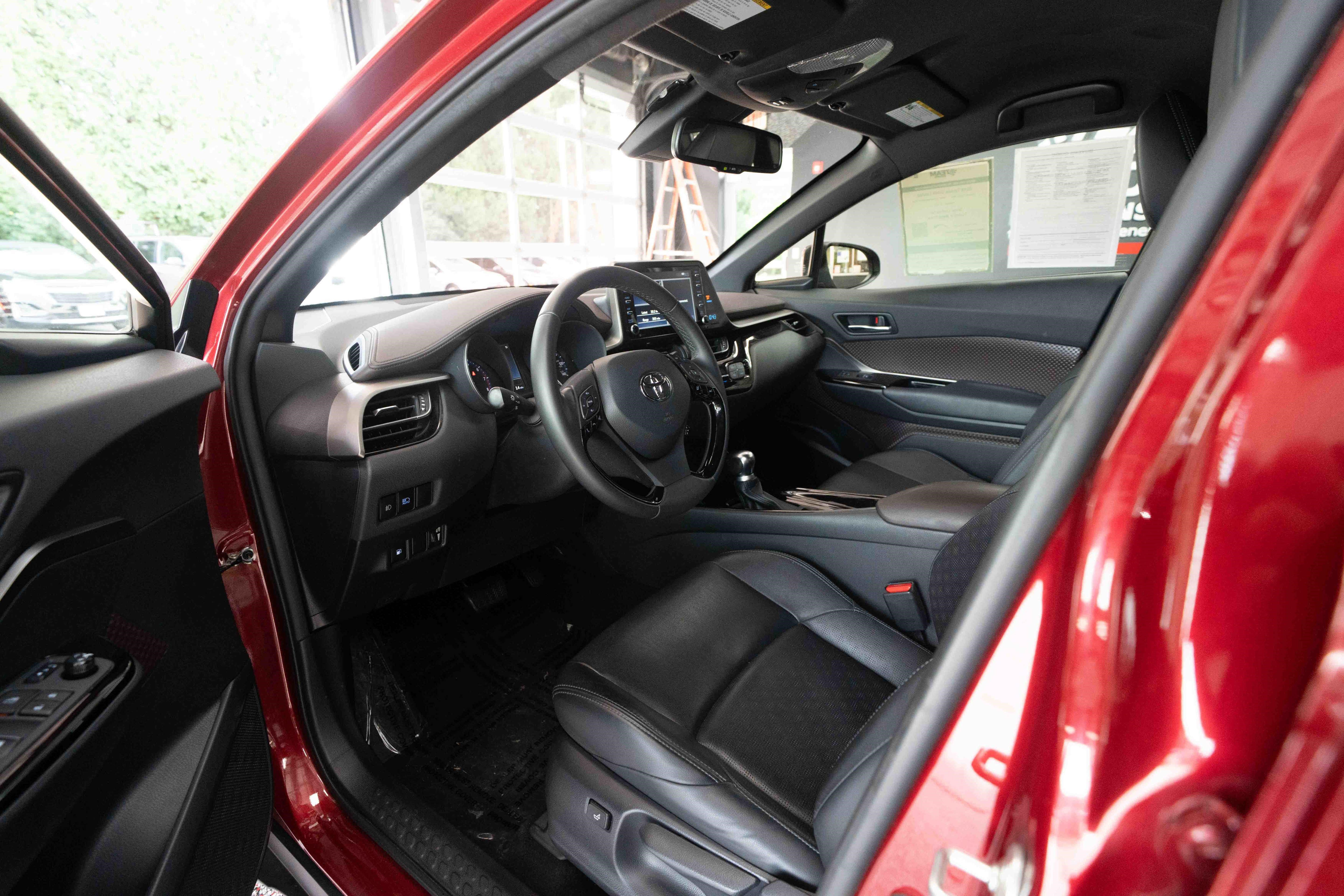 Used 2019 Toyota C-HR Limited FWD image 8