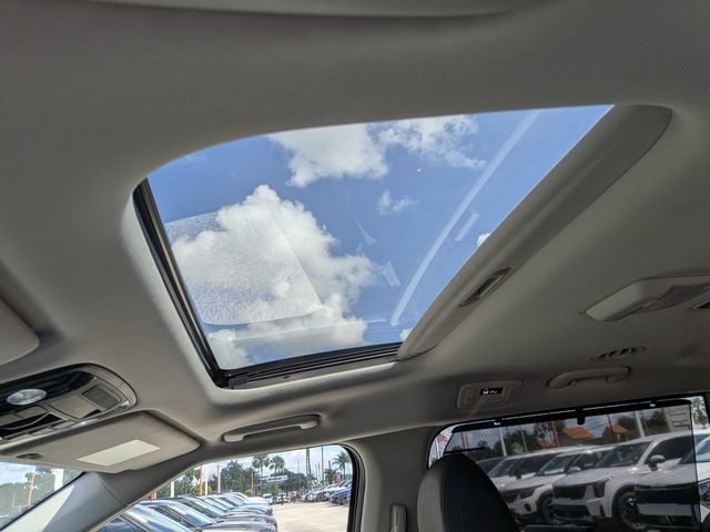Certified 2024 Kia Carnival SX Prestige FWD image 20