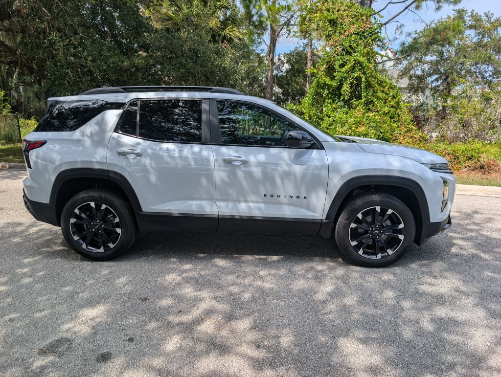 New 2027 Chevrolet Equinox RS FWD image 10