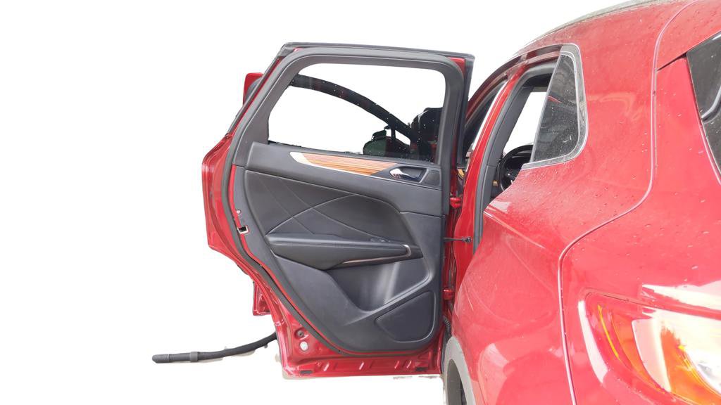 Used 2015 Lincoln MKC FWD w/ Equipment Group 101A Select image 29