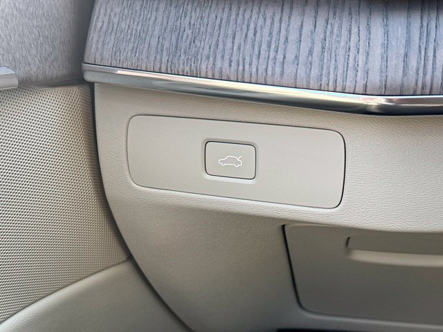 Certified 2023 Volvo XC90 B6 Plus w/ Protection Package Premier AWD/4WD image 33