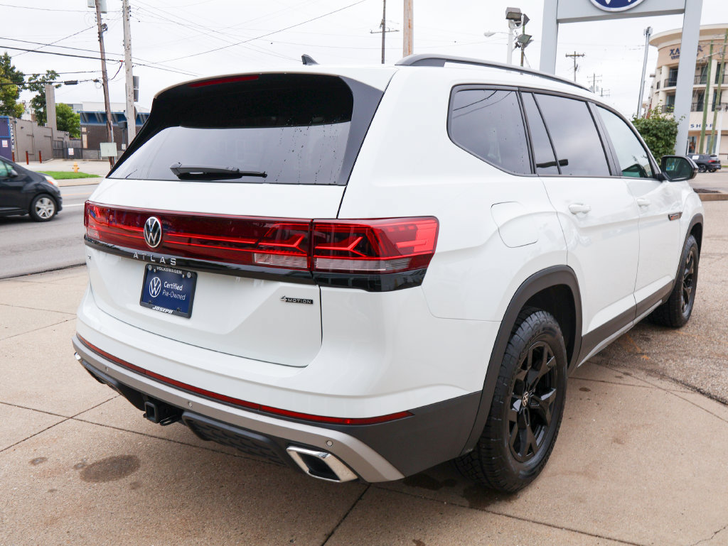 Certified 2025 Volkswagen Atlas Peak Edition SE AWD/4WD image 5