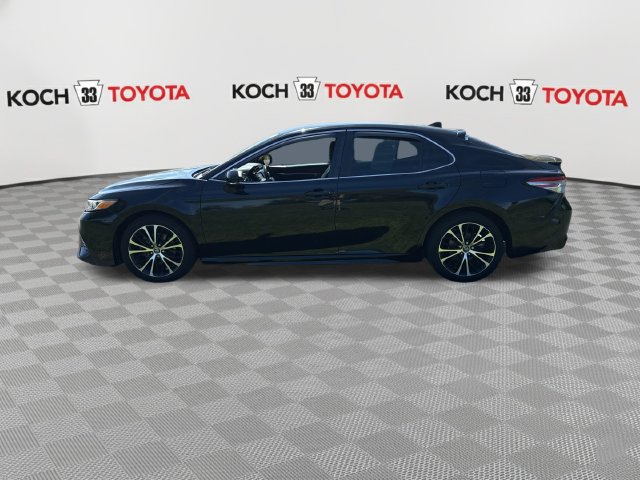 Used 2019 Toyota Camry SE w/ Convenience Package FWD image 4