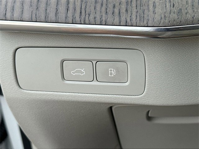 Used 2023 Volvo XC90 T8 Plus w/ Protection Package Premier image 17