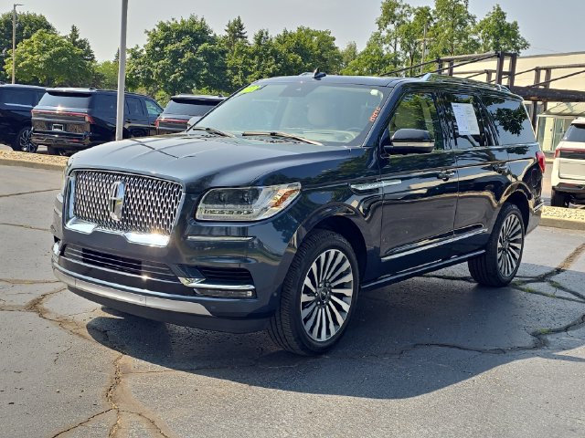 Used 2021 Lincoln Navigator Reserve w/ Luxury Package AWD/4WD image 2