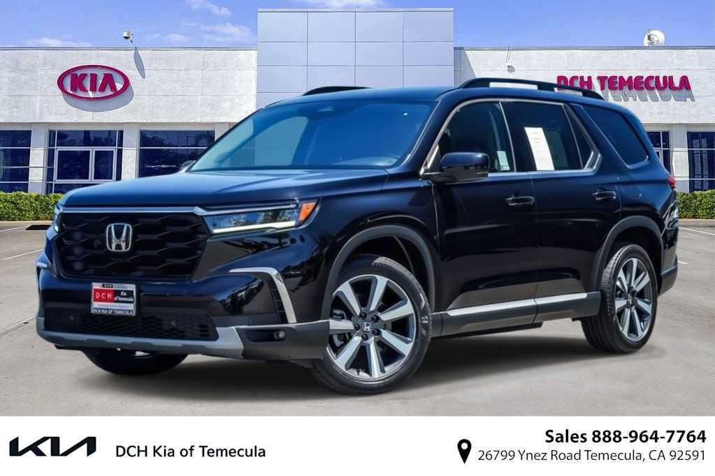 Used 2024 Honda Pilot Touring image 1