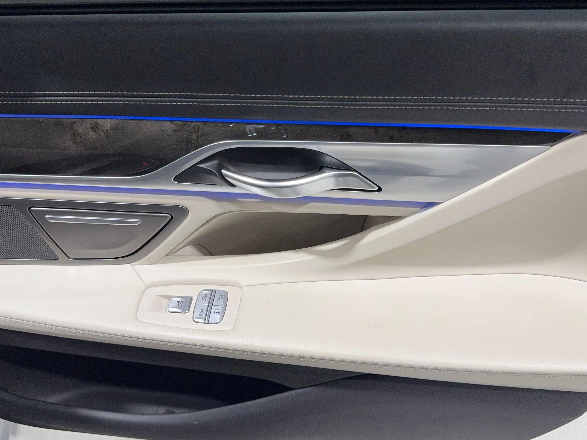 Used 2017 BMW 750i xDrive image 29