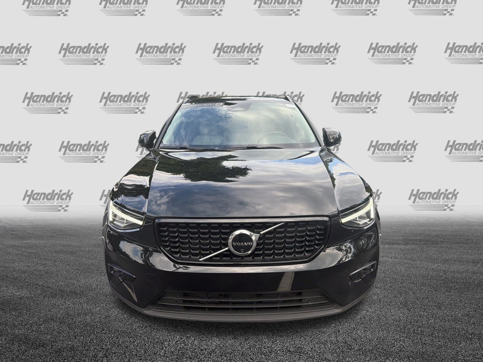 Certified 2025 Volvo XC40 B5 Plus AWD/4WD image 3