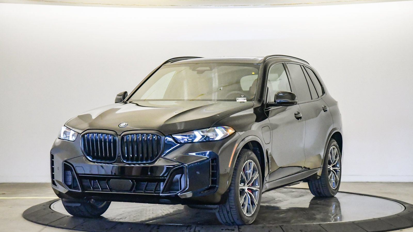 New 2026 BMW X5 xDrive50e w/ M Sport Package AWD/4WD image 1