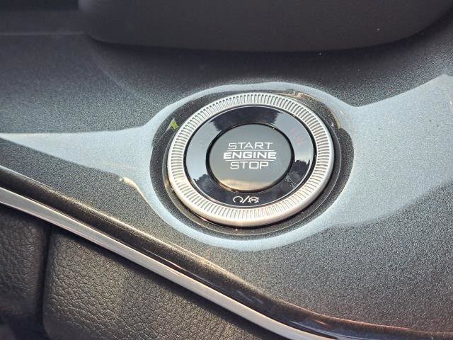 Used 2022 Jeep Grand Cherokee Altitude image 12