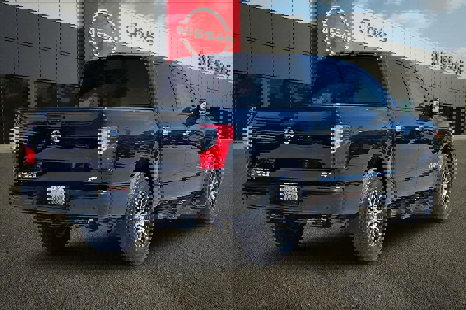 Certified 2021 Nissan Titan SV w/ SV Convenience Package image 3