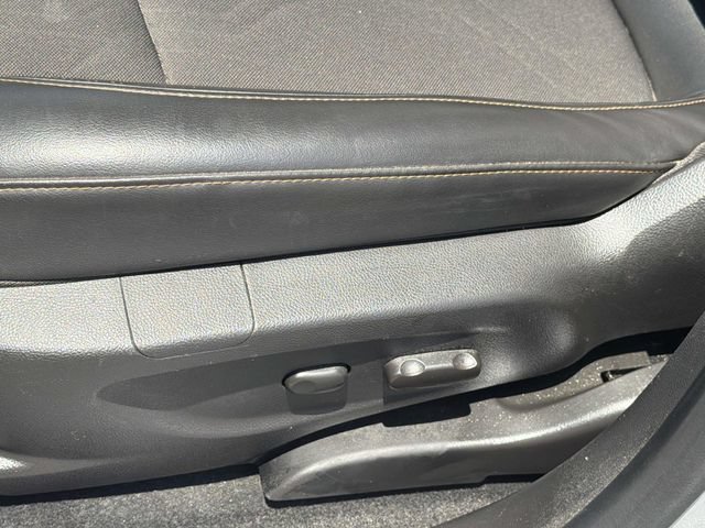 Used 2022 Chevrolet Trax LT w/ LT Convenience Package FWD image 29