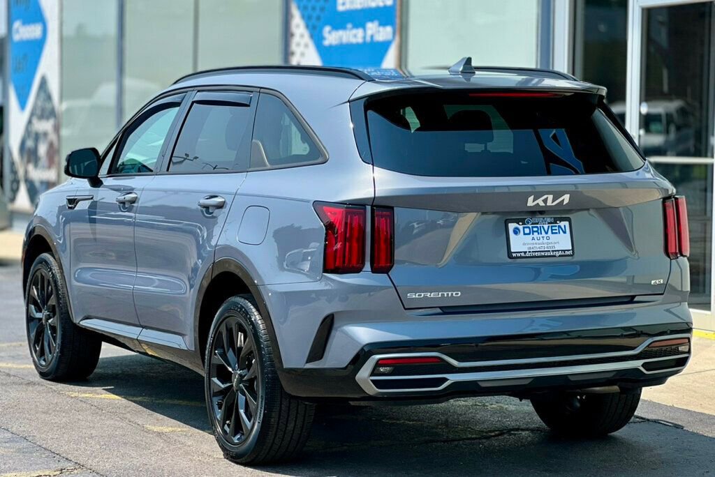Used 2023 Kia Sorento SX image 3