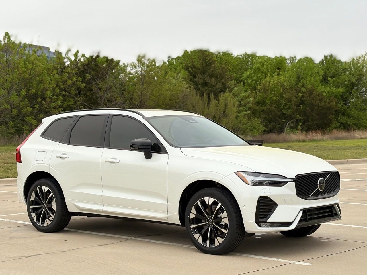 New 2026 Volvo XC60 B5 Plus w/ Protection Package Premier AWD/4WD image 4