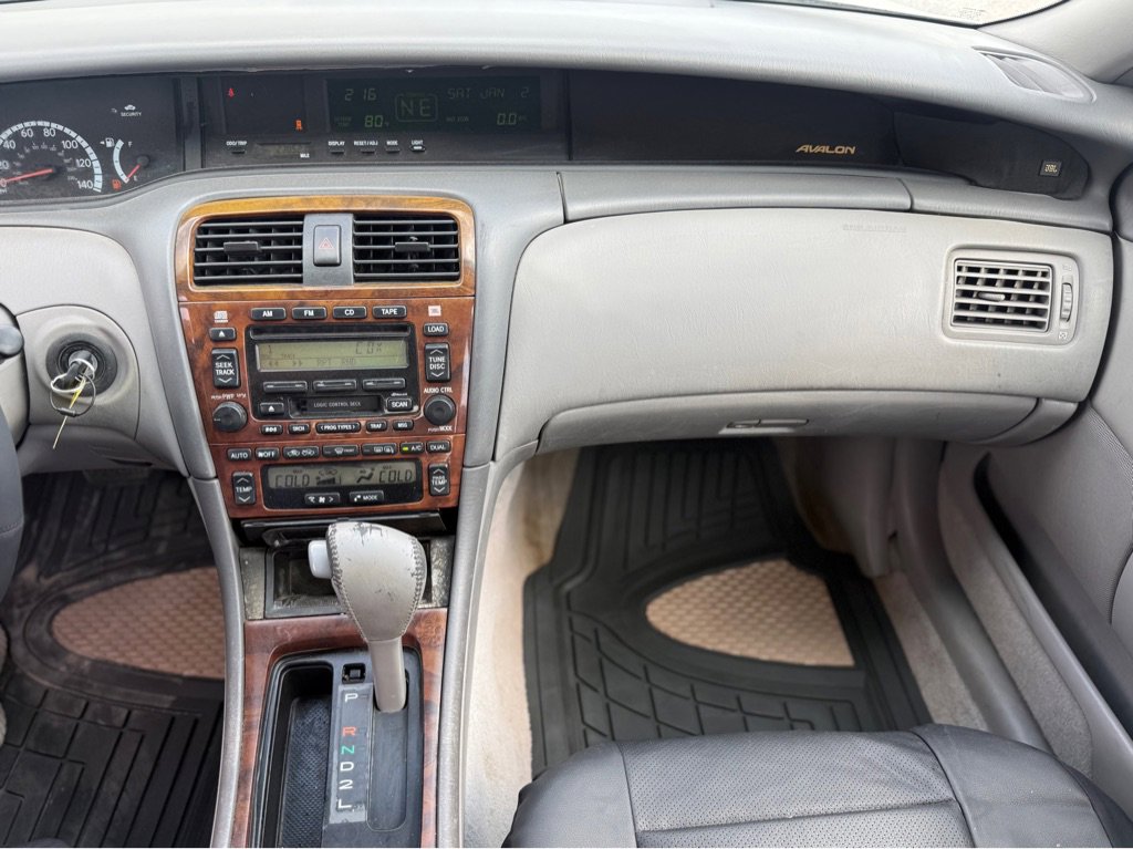 Used 2001 Toyota Avalon XLS image 9
