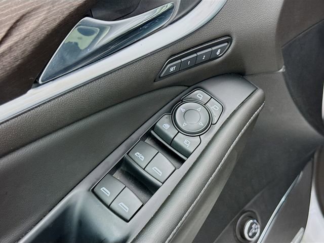 Used 2023 Buick Enclave Avenir image 18