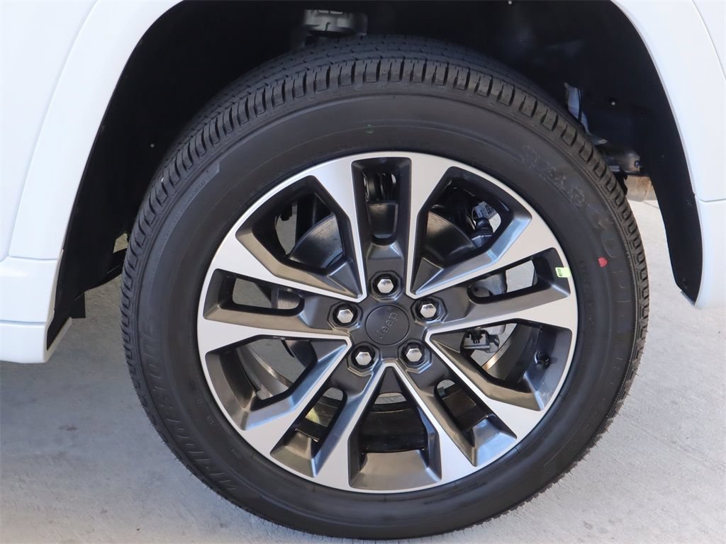 Used 2023 Jeep Grand Cherokee Overland w/ Luxury Tech Group IV RWD image 29