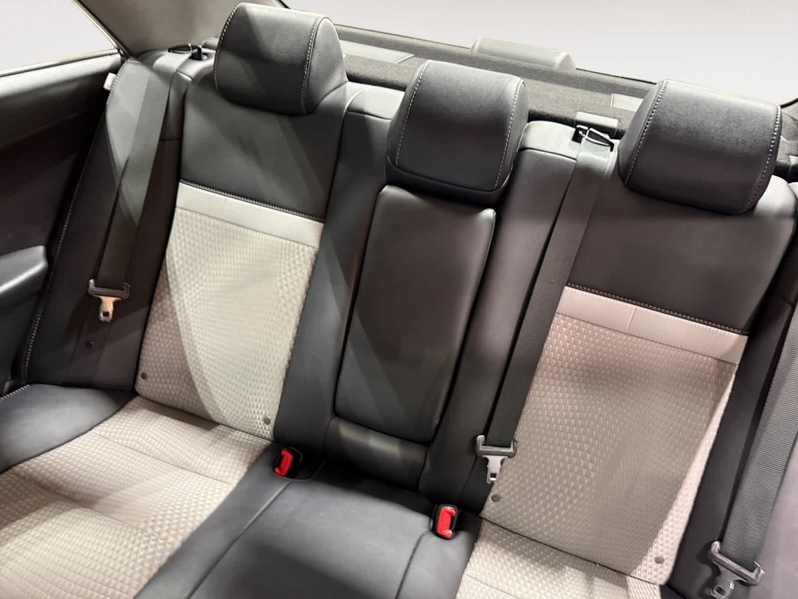 Used 2014 Toyota Camry SE FWD image 14