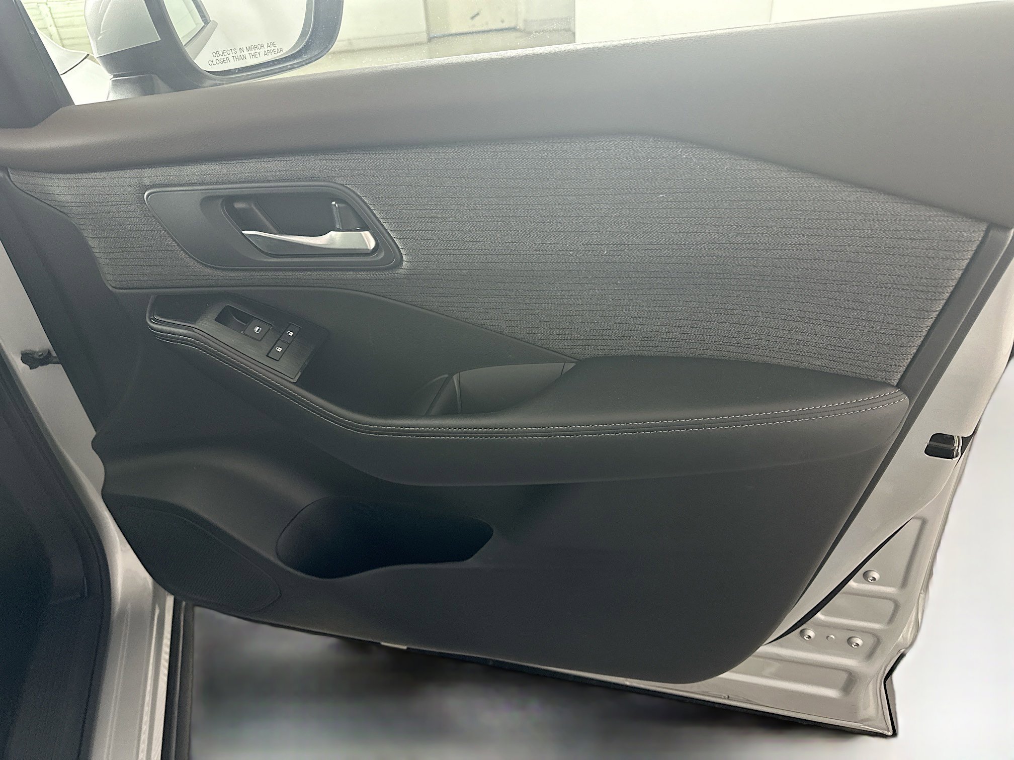 Used 2023 Nissan Rogue SV image 31