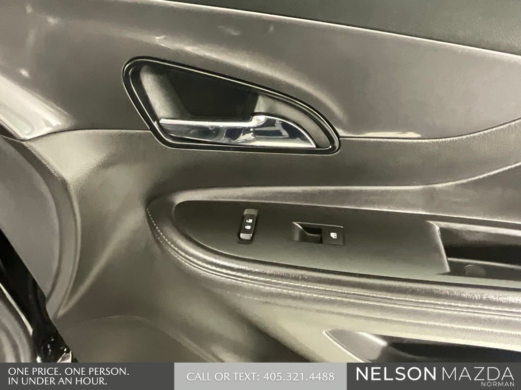 Used 2019 Buick Encore Sport Touring FWD image 21