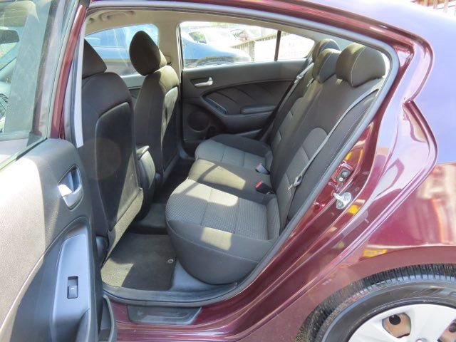 Used 2017 Kia Forte LX image 11