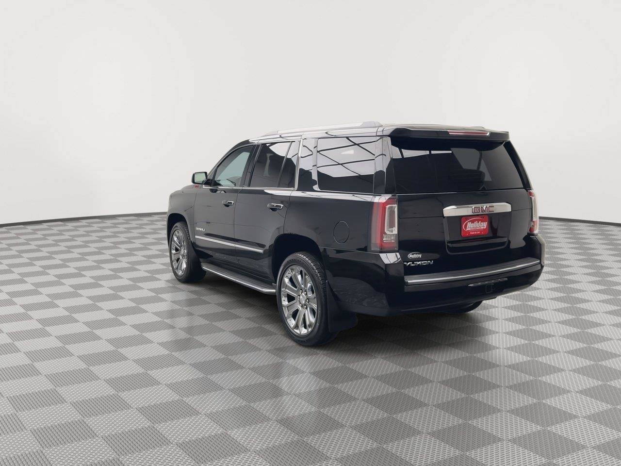 Used 2015 GMC Yukon Denali w/ Touring Package AWD/4WD image 42