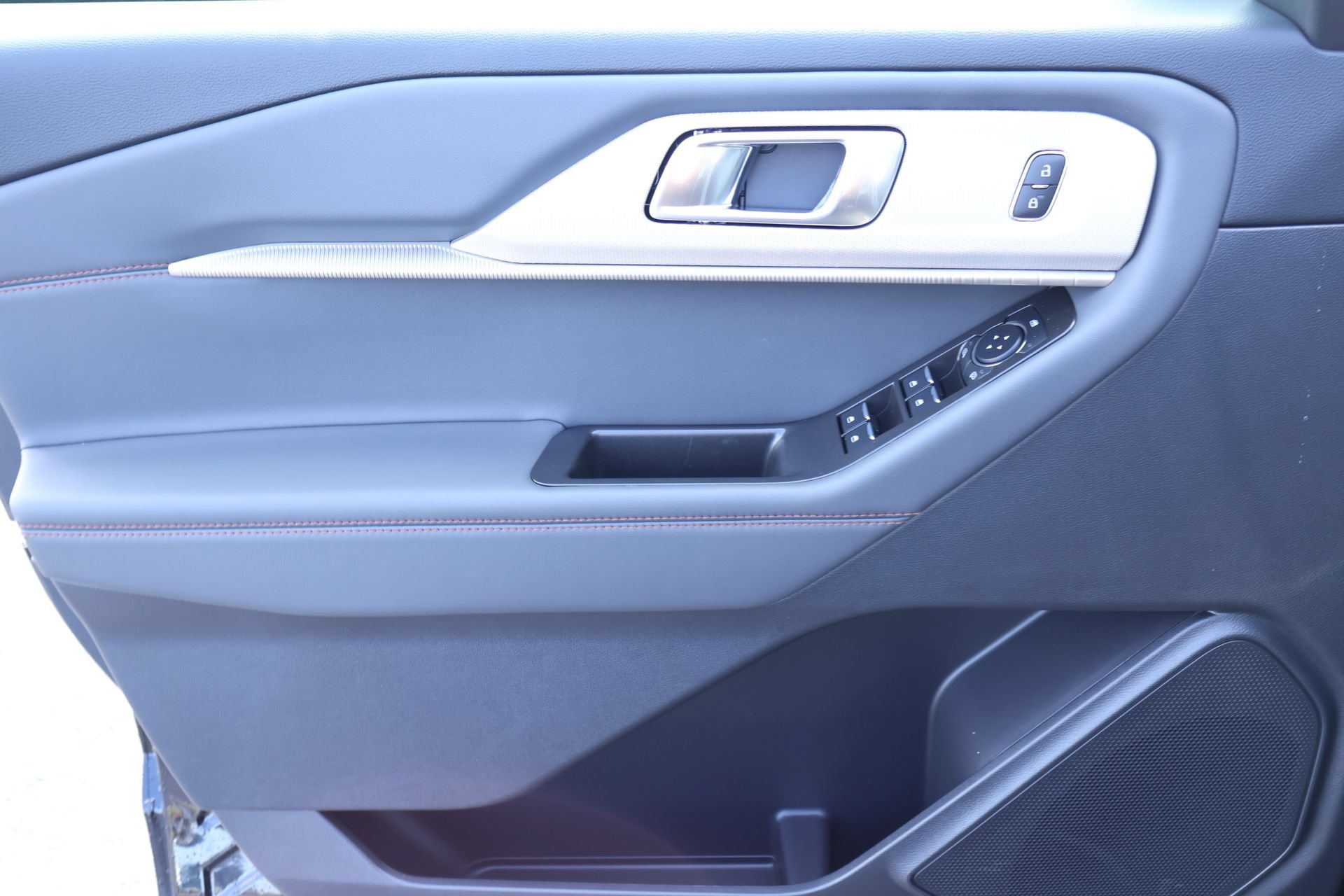New 2026 Ford Explorer Active RWD image 17
