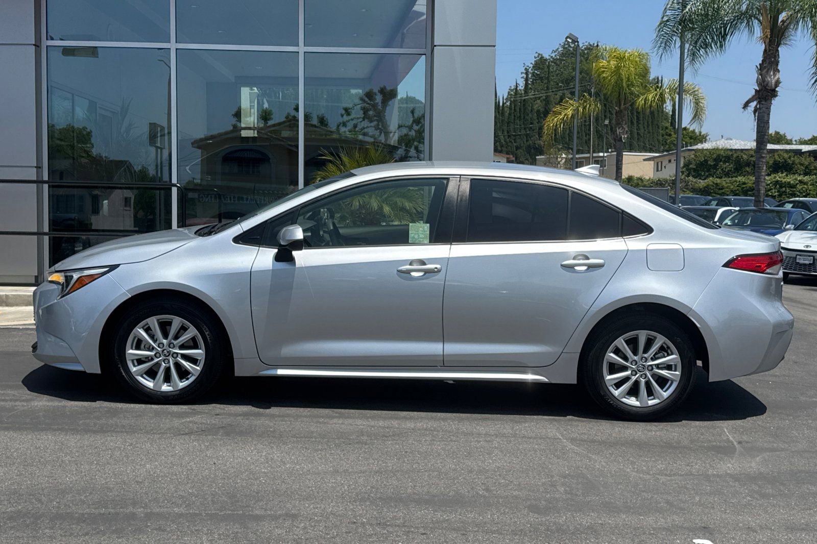 Used 2024 Toyota Corolla LE w/ LE Convenience Package FWD image 9