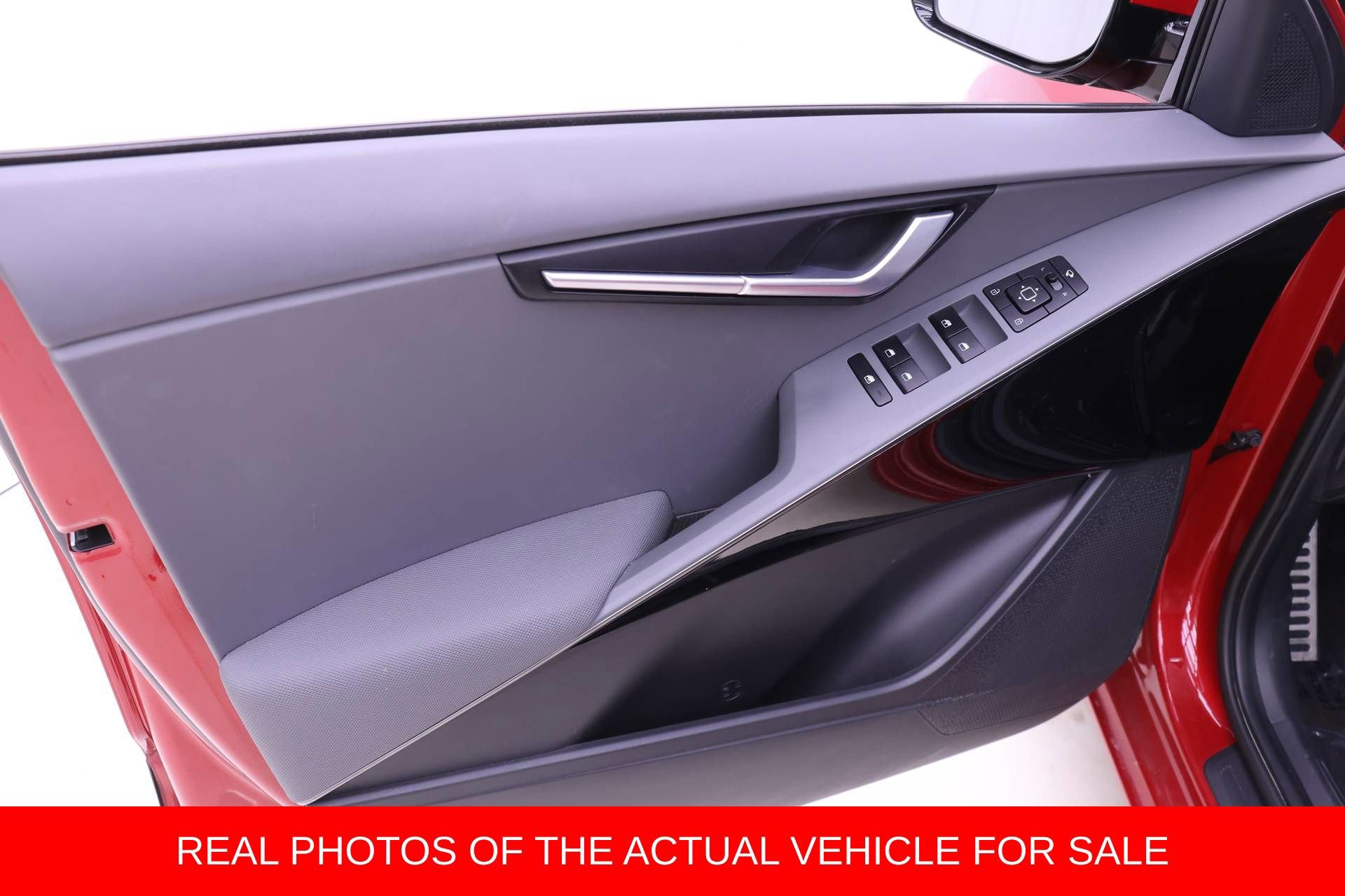 Used 2023 Kia Niro EX Touring image 9