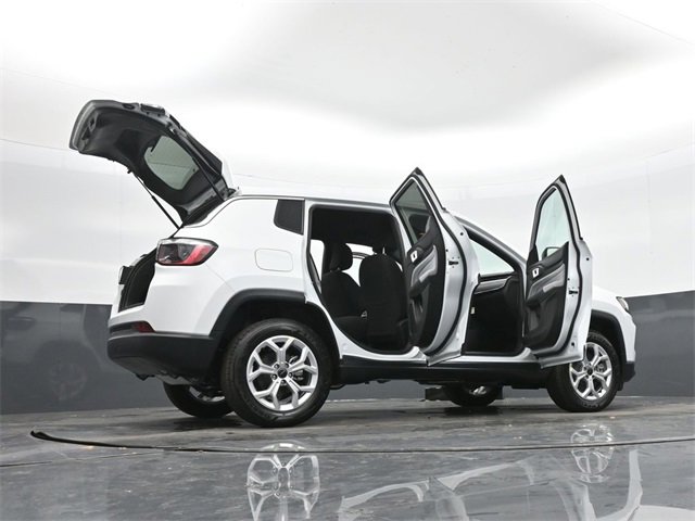 Used 2025 Jeep Compass Sport image 50