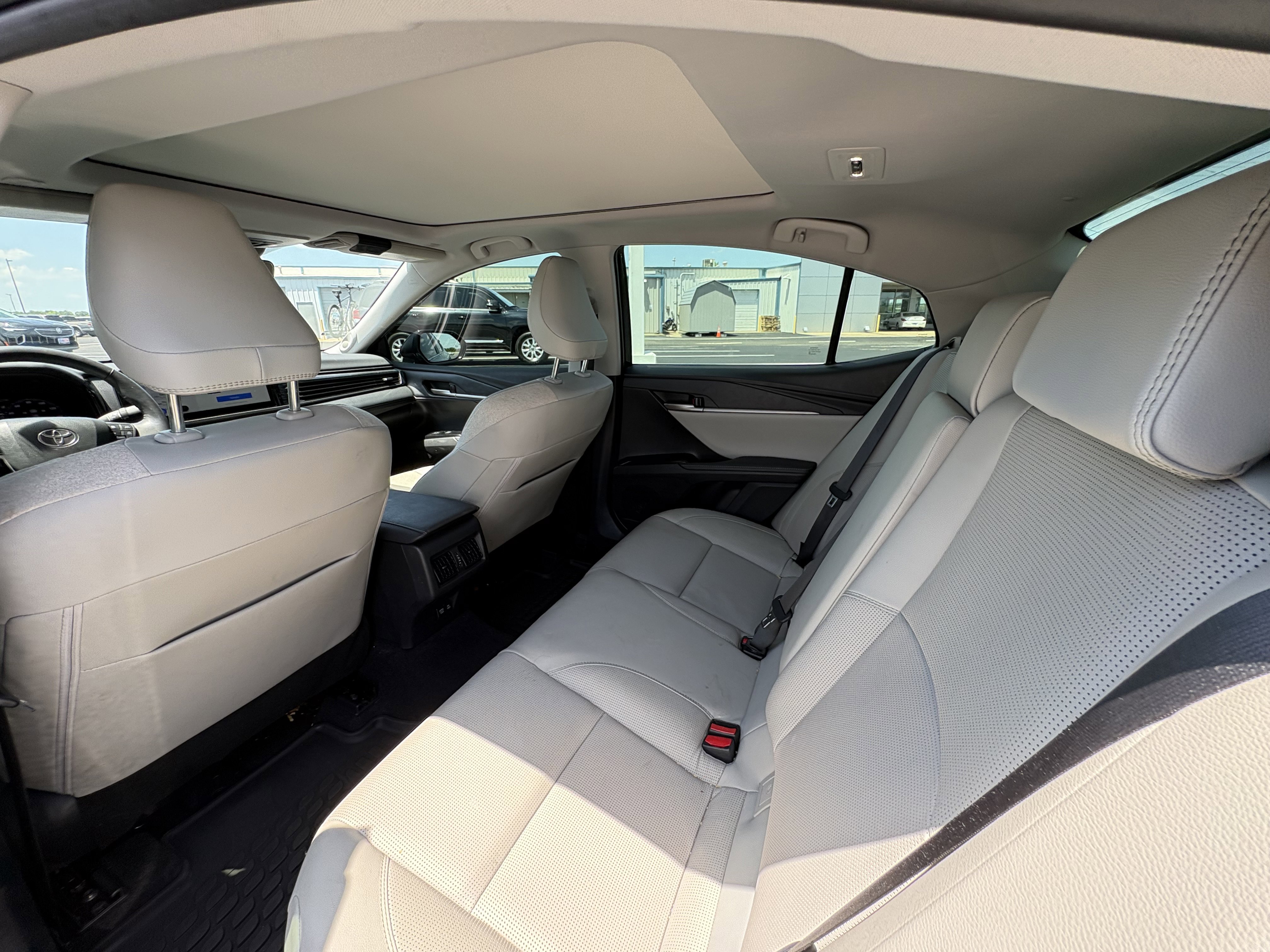 Used 2025 Toyota Camry XLE w/ Premium Package FWD image 9
