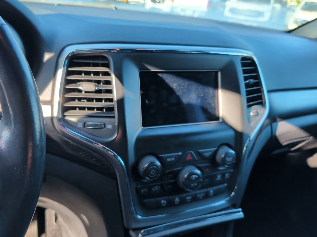 Used 2021 Jeep Grand Cherokee Laredo w/ Security & Convenience Group AWD/4WD image 8
