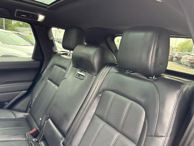 Used 2018 Land Rover Range Rover Sport HSE AWD/4WD image 3