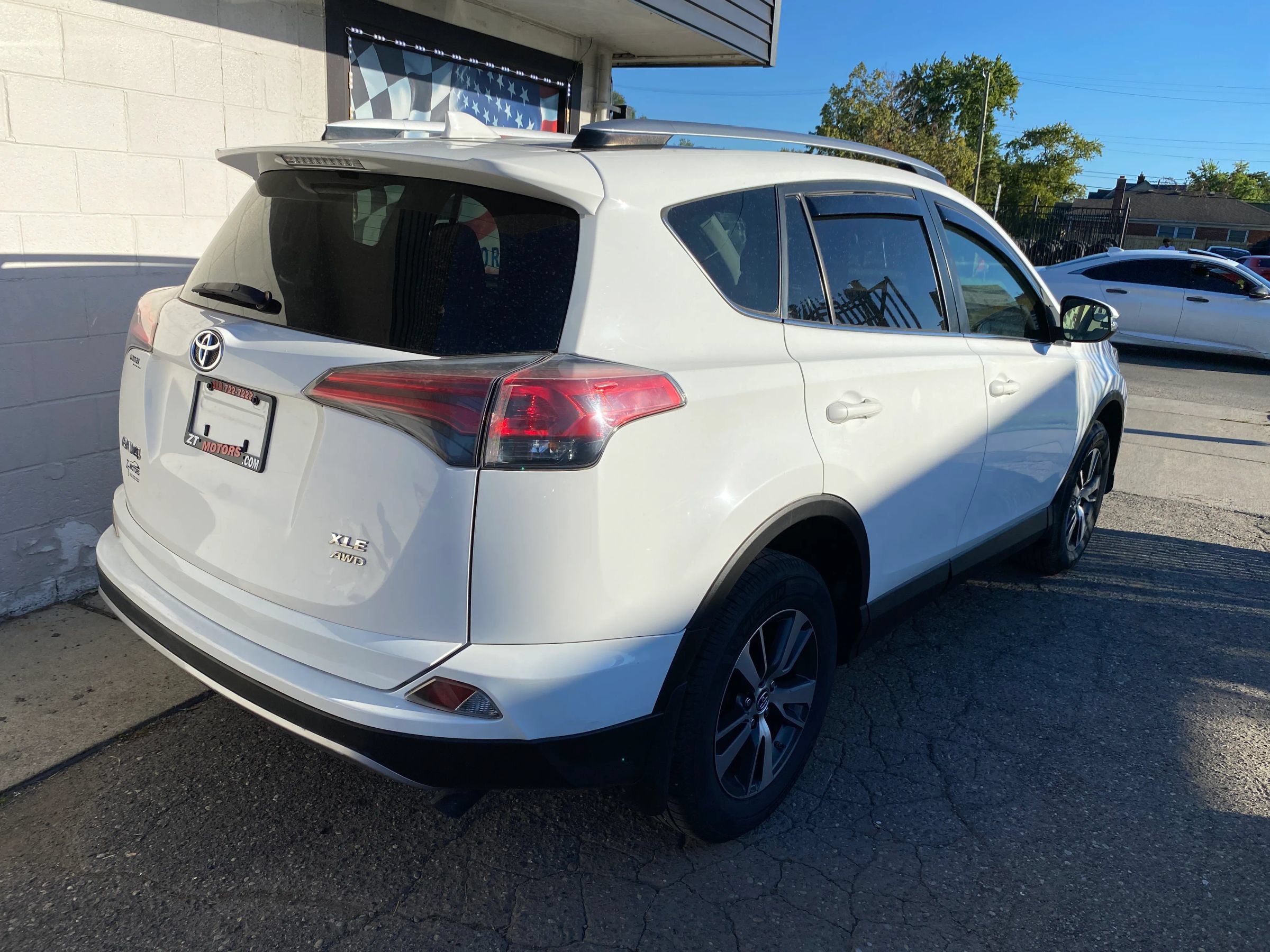 Used 2017 Toyota RAV4 XLE AWD/4WD image 8