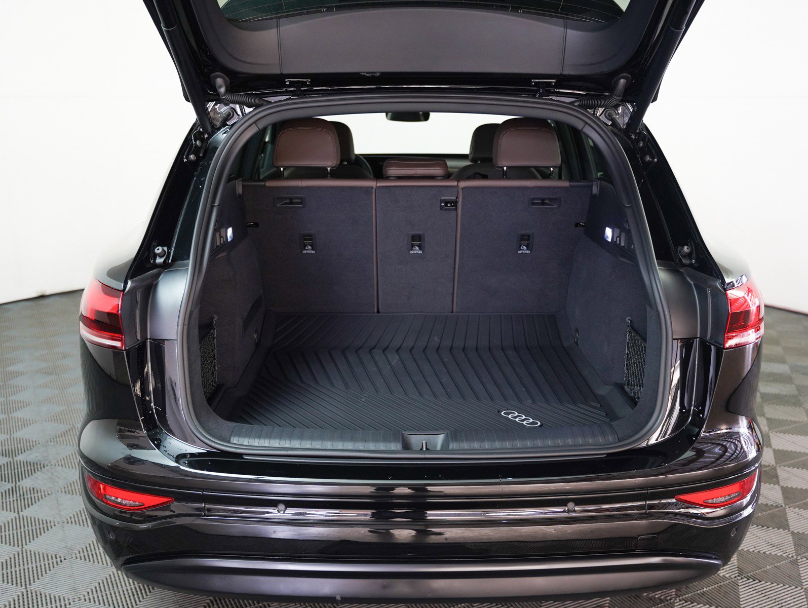 Certified 2025 Audi Q6 e-tron Premium w/ Convenience Package image 12