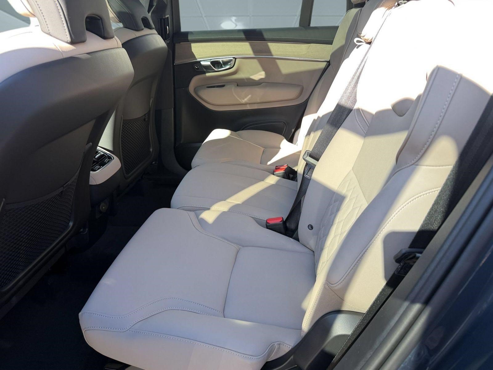 New 2027 Volvo XC60 B5 Core AWD/4WD image 23