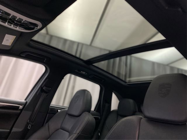 Used 2014 Porsche Cayenne Platinum Edition AWD/4WD image 26