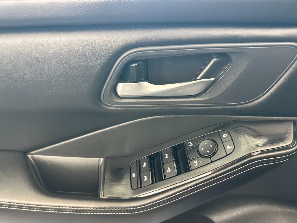 Used 2025 Nissan Rogue SV FWD image 10