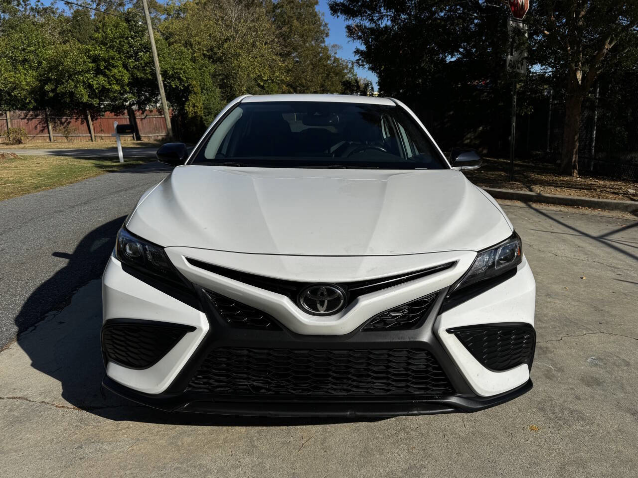 Used 2021 Toyota Camry SE w/ Convenience Package image 2