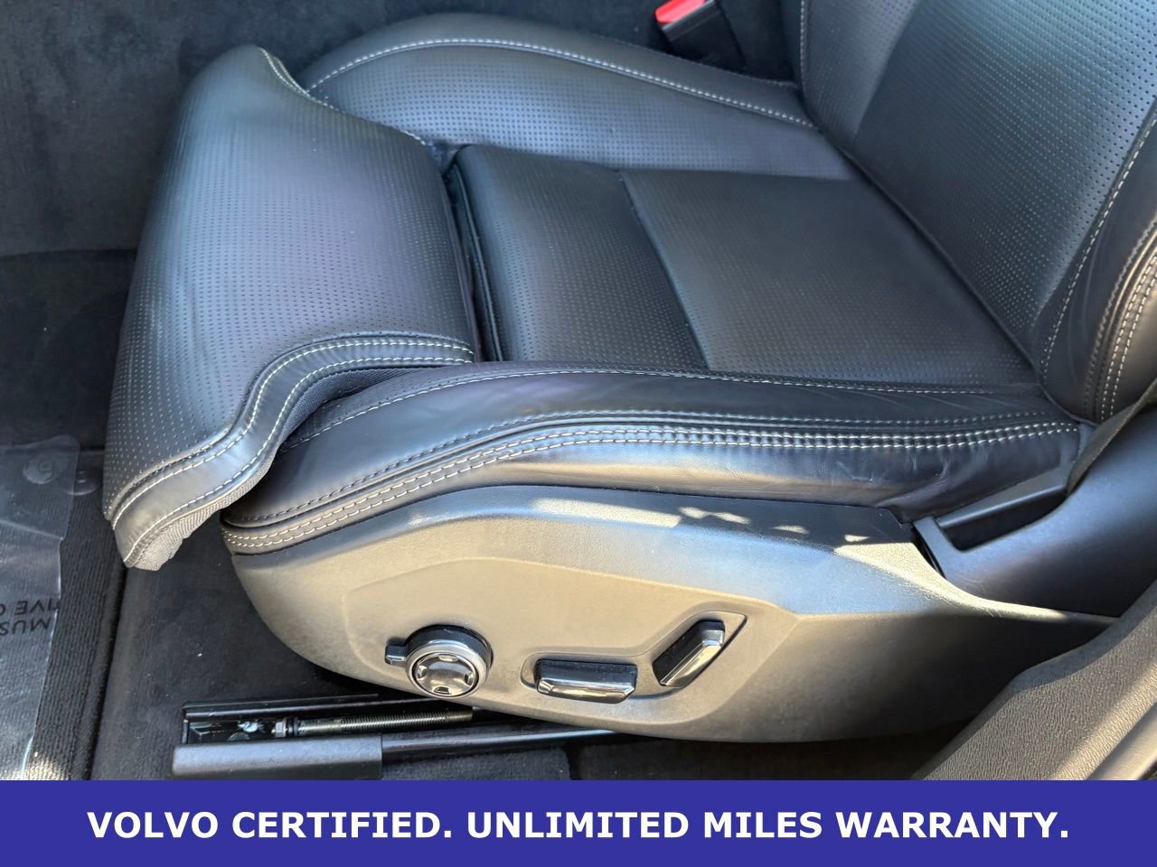 Certified 2024 Volvo XC60 B5 Ultimate image 31