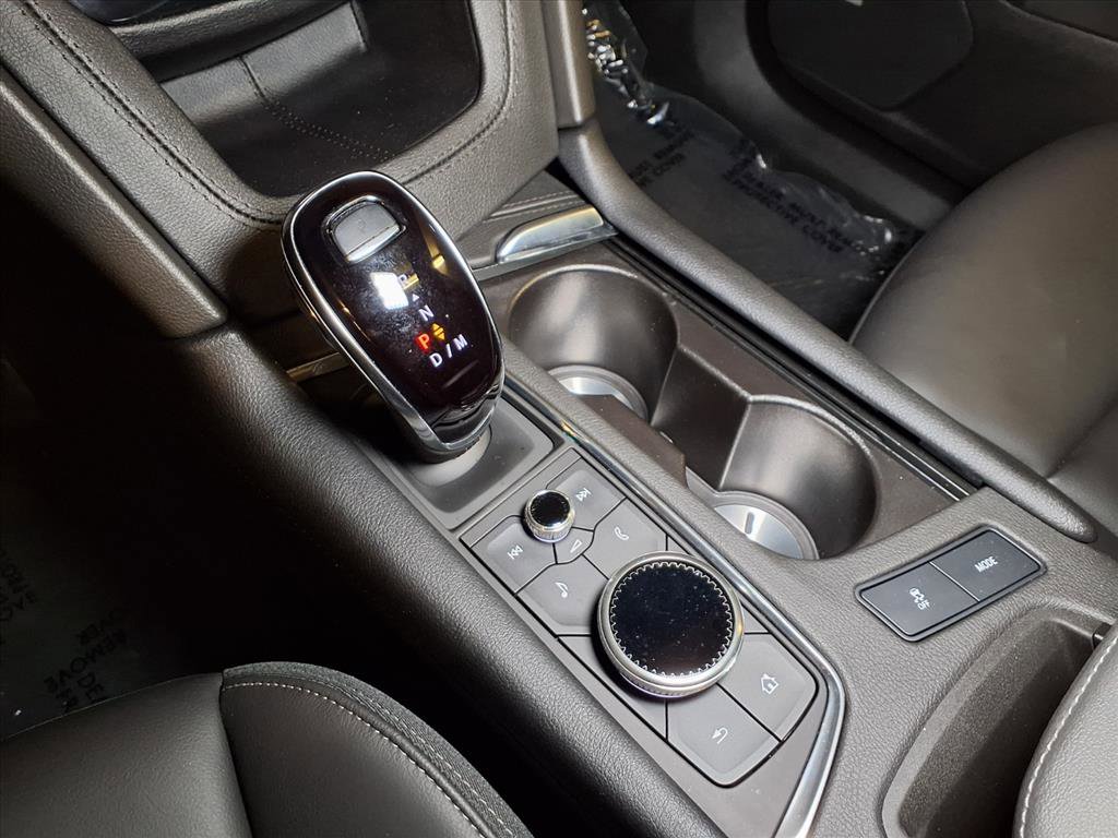 Certified 2025 Cadillac XT6 Luxury image 6