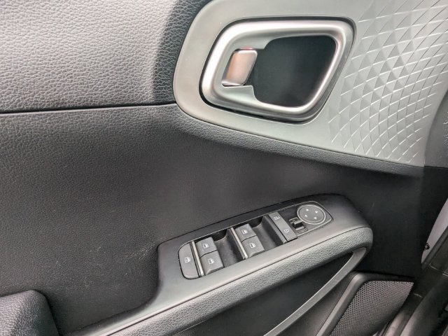 Used 2020 Kia Soul LX FWD image 14